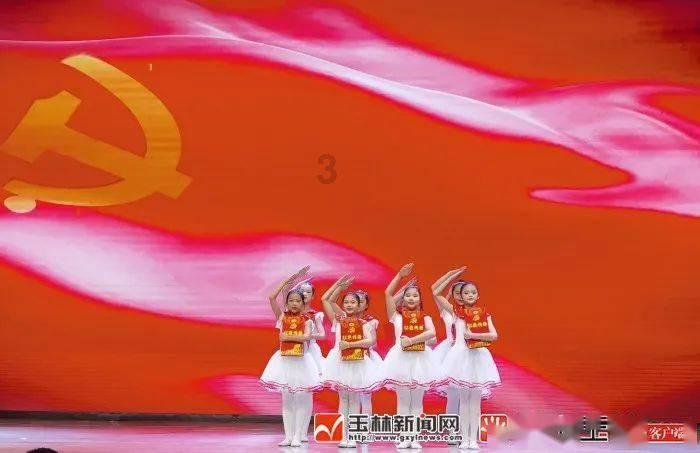 警察战僵尸无敌版